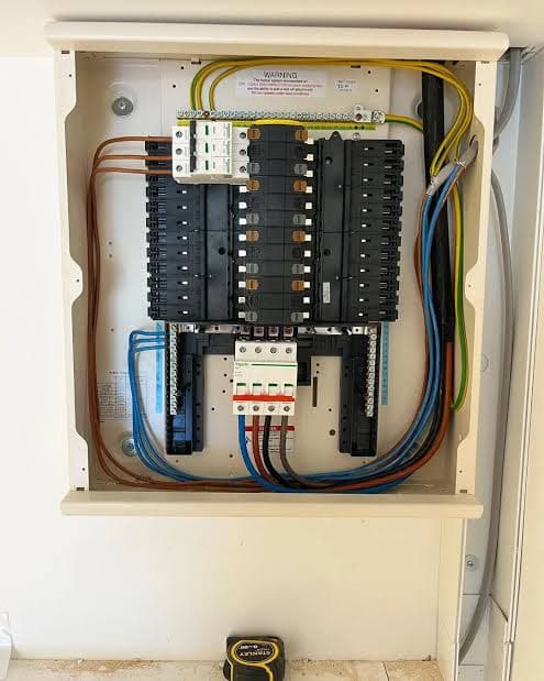 WINDSOR DISTRIBUTION BOARD SIZE 08 WAY